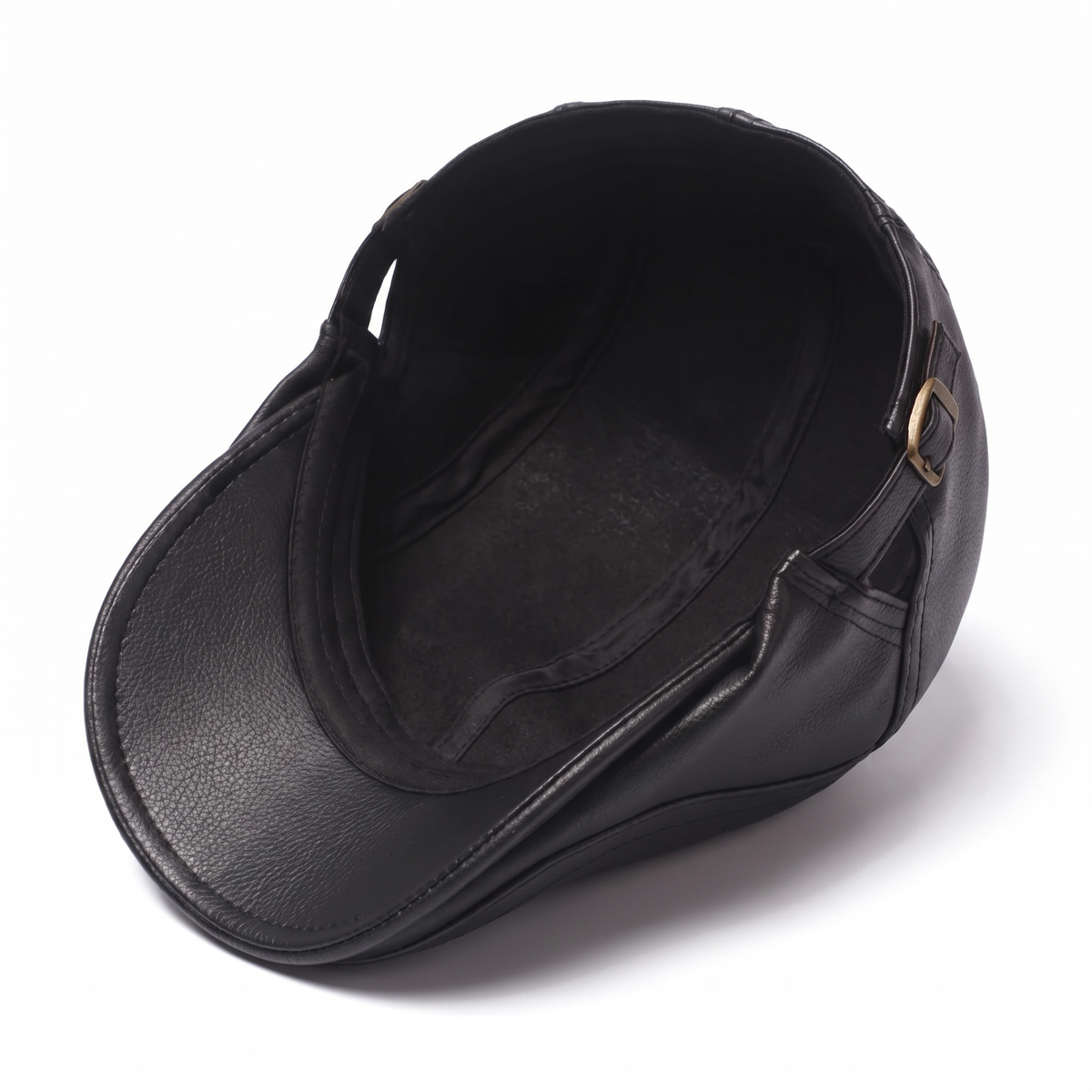 Flat cap in leather — FRAMLINGHAM