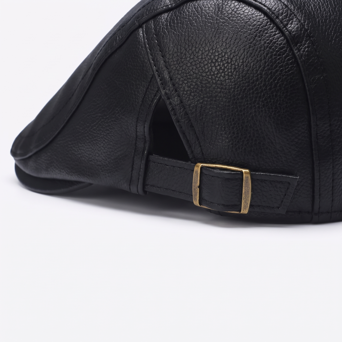 Flat cap in leather — FRAMLINGHAM
