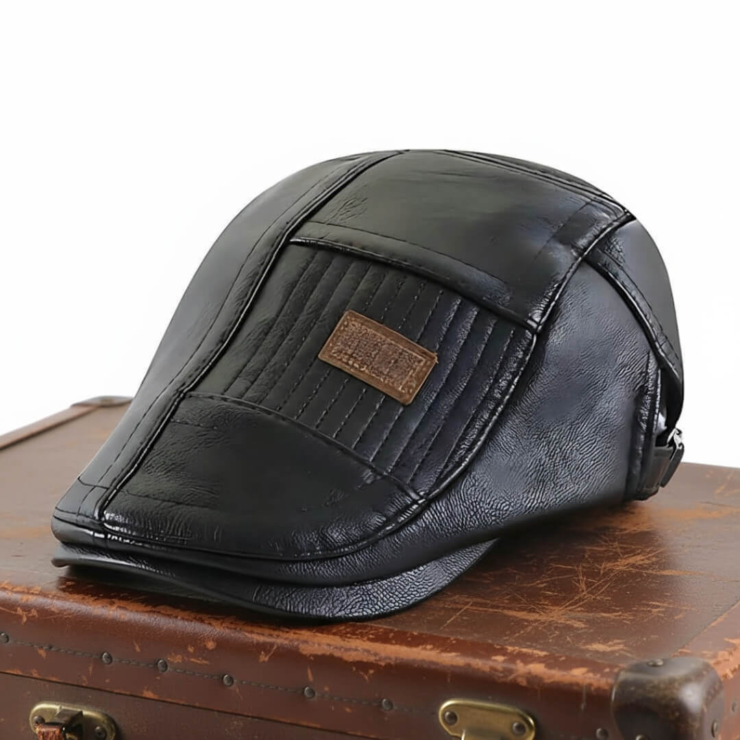Flat cap in faux leather — HOWDEN