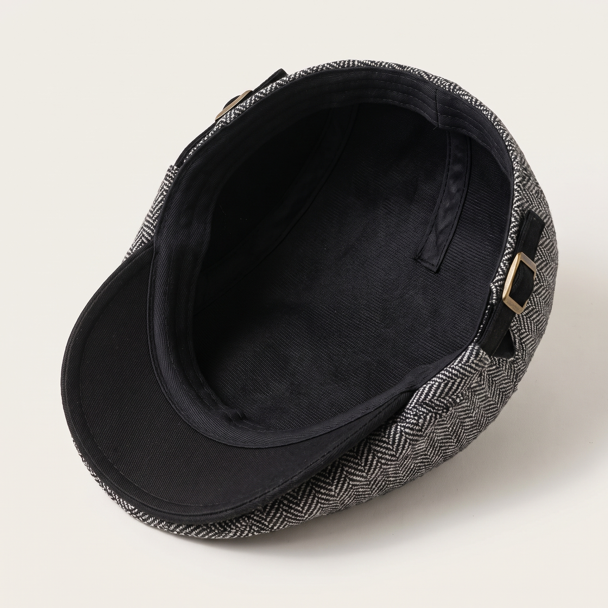 Herringbone flat cap in a wool blend — SAXMUNDHAM